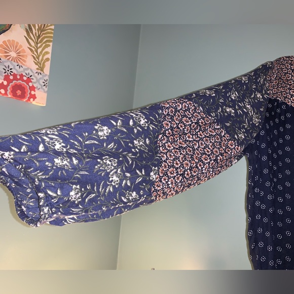 ⭐️ Caffe Marrakesh Peasant V Neck - Picture 2 of 9